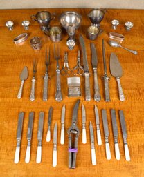 Thirty eight pieces of vintage