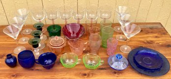 Thirty three pieces of vintage