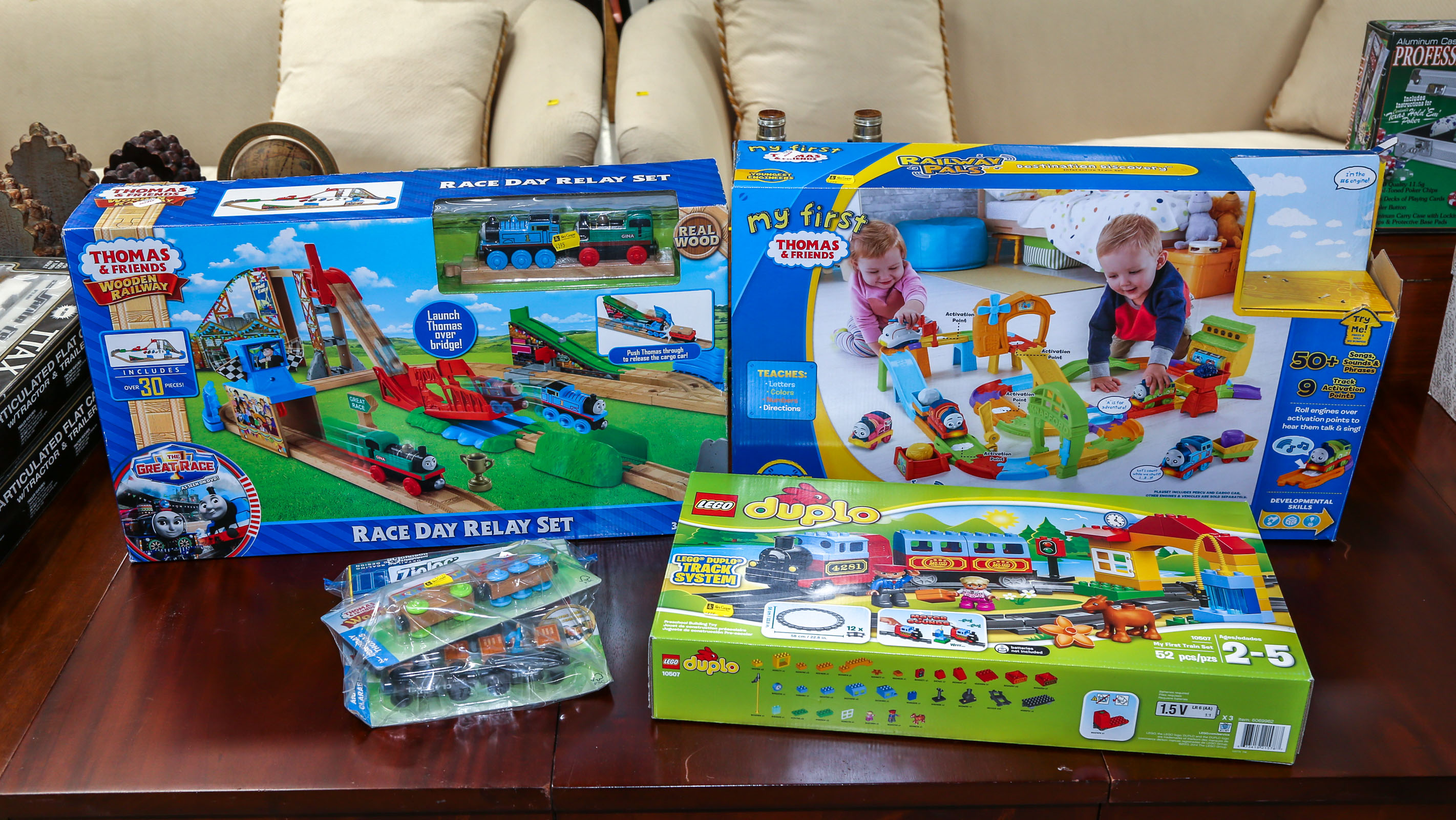 THOMAS & FRIENDS TOY TRAIN SETS