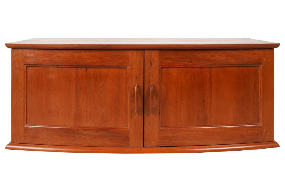 THOMAS MOSER: BOWFRONT DRESSING