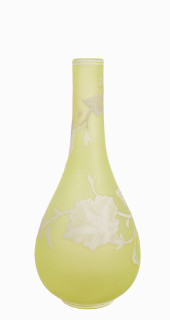 THOMAS WEBB CAMEO GLASS VASE<b
