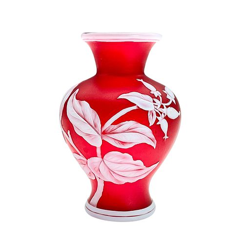 THOMAS WEBB CAMEO RED GLASS VASE,