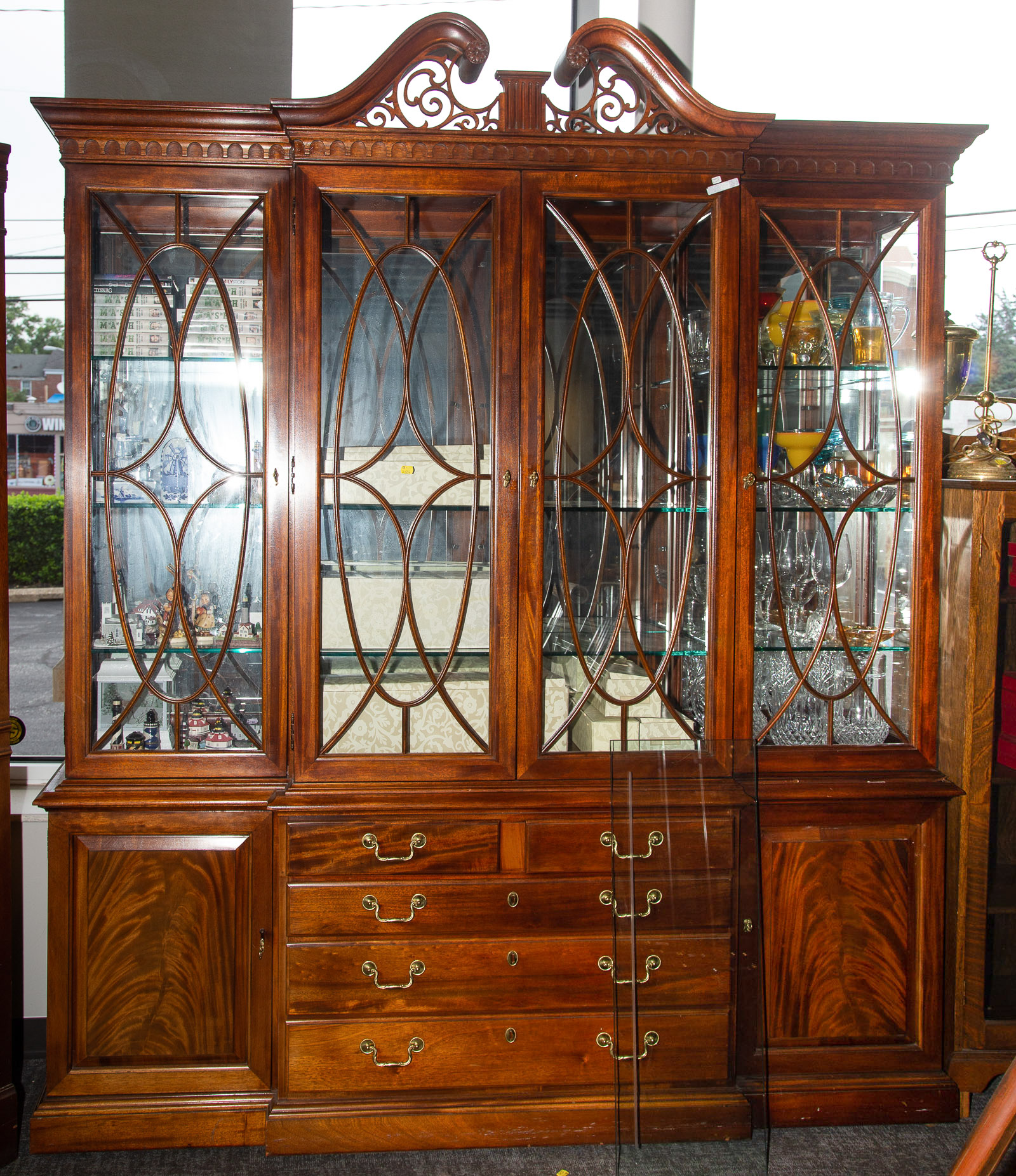 THOMASVILLE CHIPPENDALE STYLE