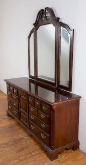 THOMASVILLE DRESSER W/ MIRRORT