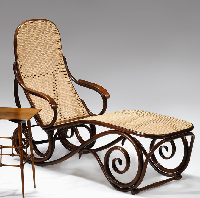 Thonet bentwood chaise longue   