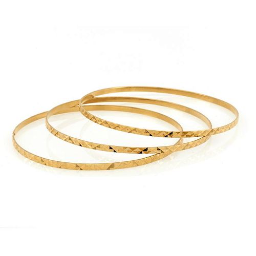 THREE 18K YELLOW GOLD BANGLE