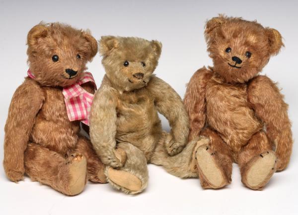 THREE ANTIQUE BEARS OF THE TYPE AND