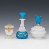 THREE ANTIQUE BLUE AND WHITE O