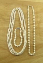 THREE ARTICLES OF PEARL AND FO