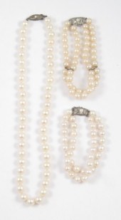 THREE ARTICLES OF PEARL JEWELR