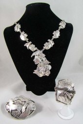THREE ARTICLES OF STERLING SIL