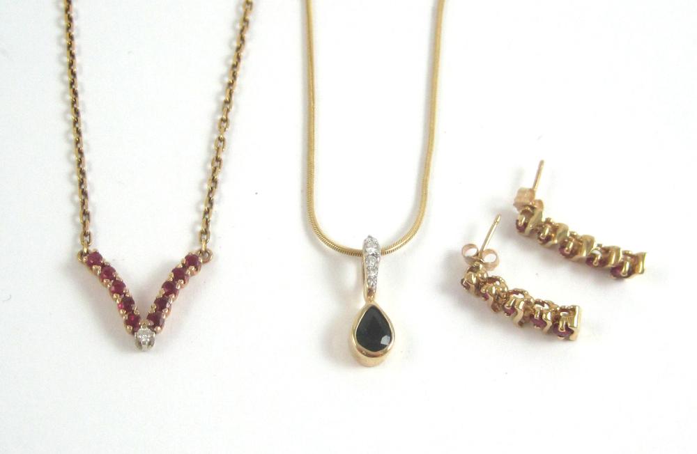 THREE ARTICLES OF YELLOW GOLD
