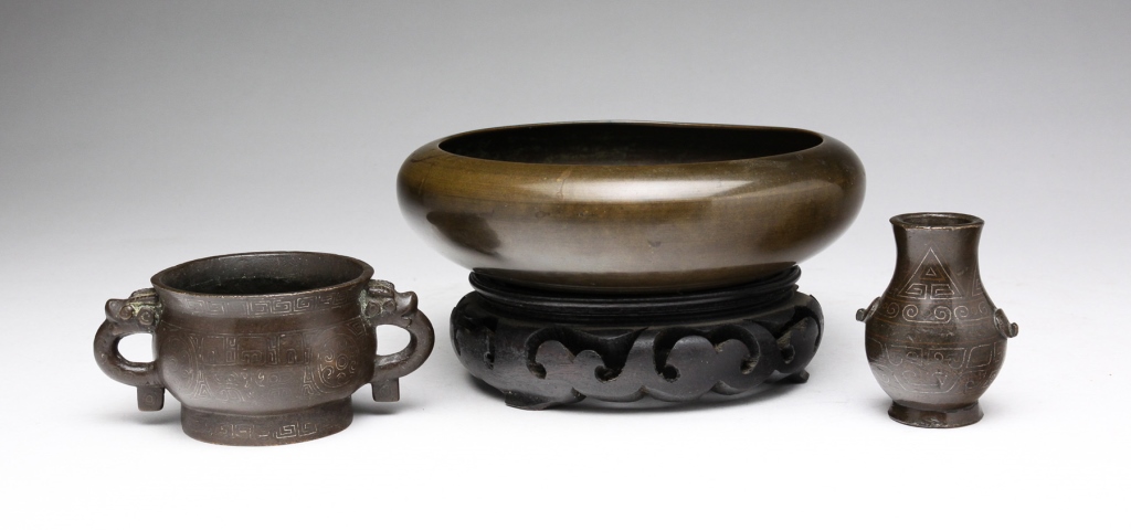 THREE ASIAN BRONZE VESSELS.