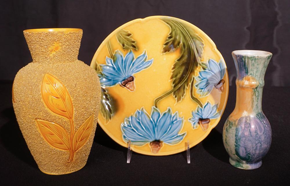 THREE ASSORTED CERAMIC ARTICLES H