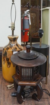 THREE ASSORTED TABLE LAMPS, IN