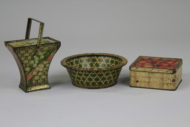 THREE BASKET FORM BISCUIT