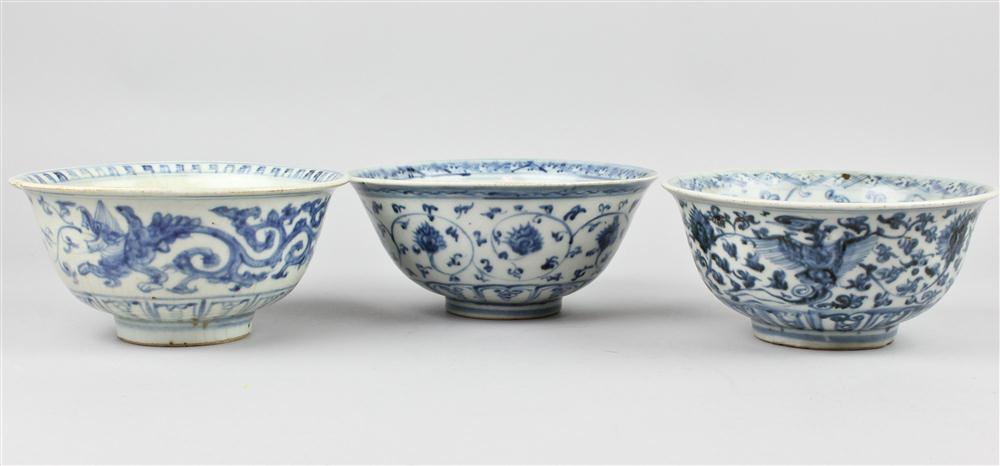 THREE BLUE AND WHITE BOWLS MING