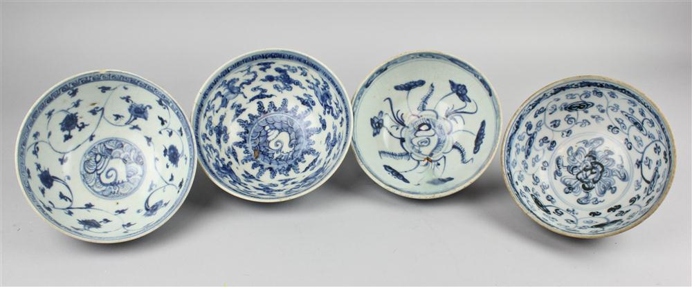 THREE BLUE AND WHITE BOWLS MING