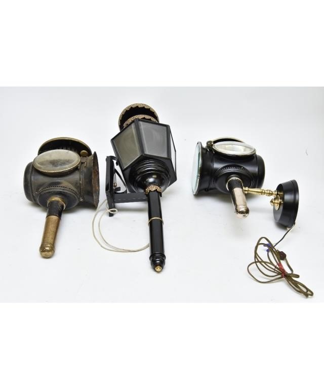 Three carriage lamps, two