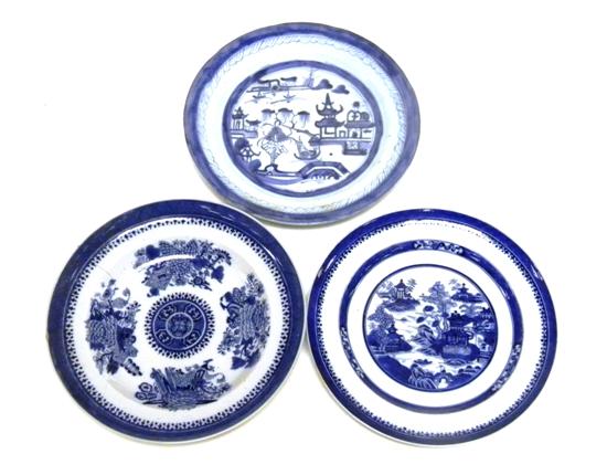 Three Chinese blue and white