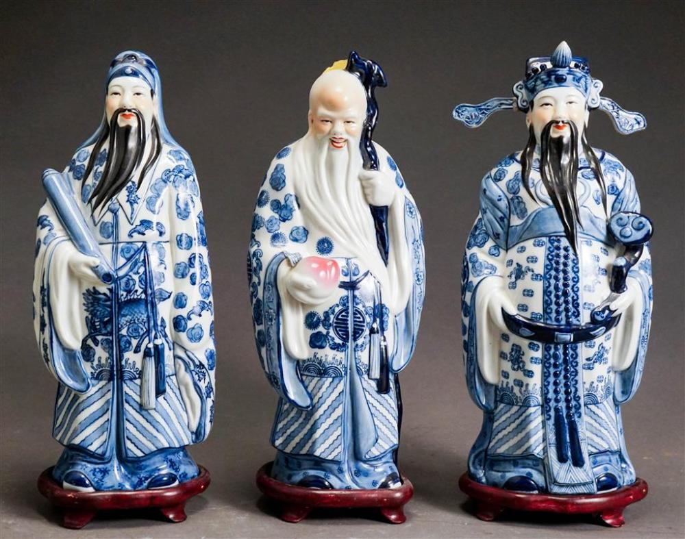 THREE CHINESE BLUE AND WHITE