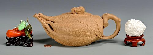 THREE CHINESE CERAMIC ITEMS,