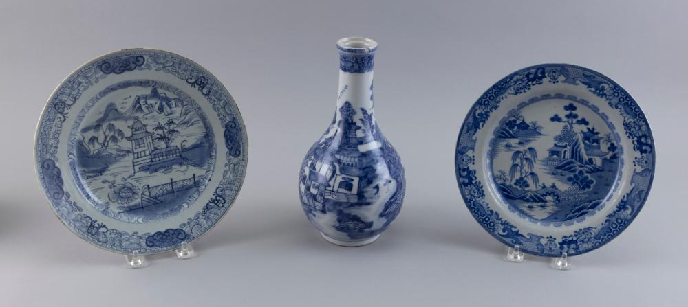THREE CHINESE EXPORT BLUE AND WHITE