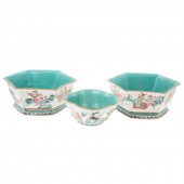 THREE CHINESE EXPORT FAMILLE R