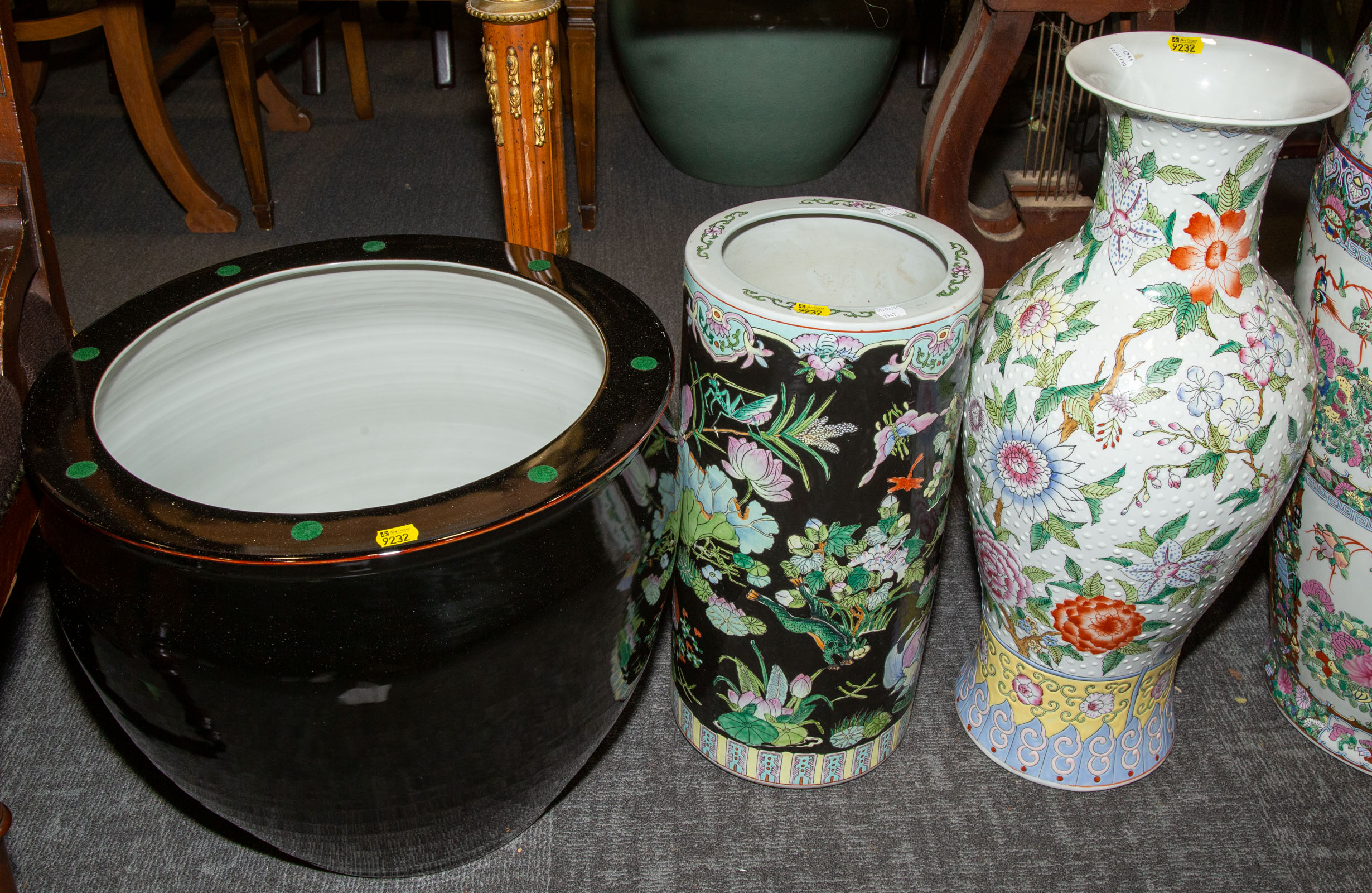 THREE CHINESE EXPORT PORCELAIN