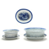THREE CHINESE EXPORT PORCELAIN