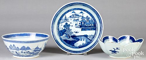 THREE CHINESE EXPORT PORCELAIN
