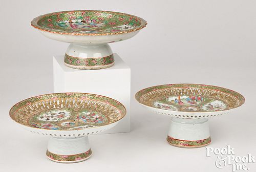 THREE CHINESE EXPORT PORCELAIN