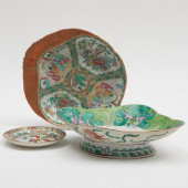 THREE CHINESE EXPORT PORCELAIN