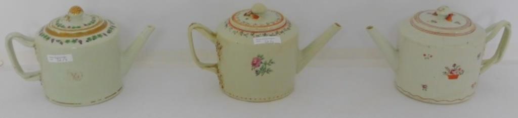 THREE CHINESE EXPORT PORCELAIN