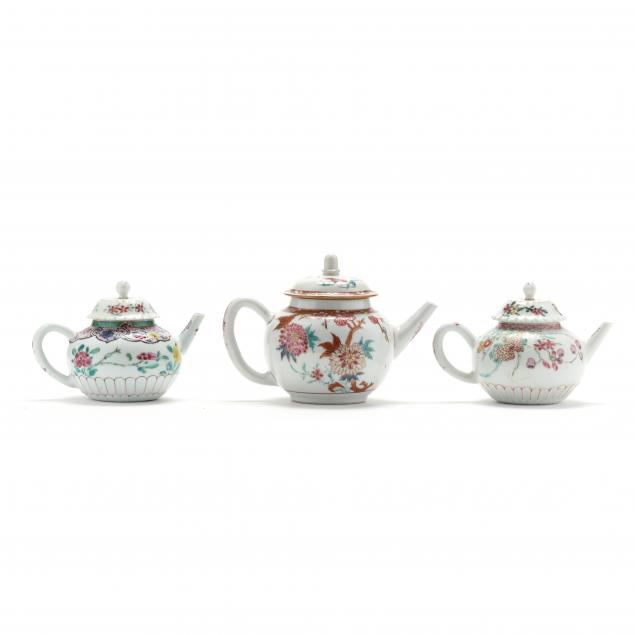 THREE CHINESE EXPORT PORCELAIN