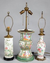 THREE CHINESE EXPORT VASES MOU