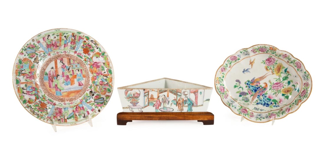 THREE CHINESE FAMILLE ROSE DOMESTIC
