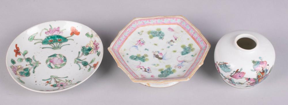THREE CHINESE FAMILLE ROSE ITEMS,