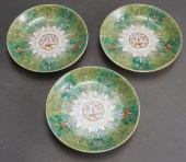 THREE CHINESE FAMILLE ROSE POR