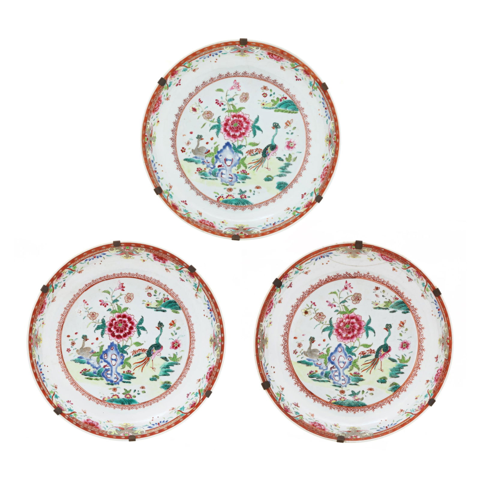 THREE CHINESE FAMILLE ROSE "TWIN
