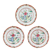 THREE CHINESE FAMILLE ROSE "TW