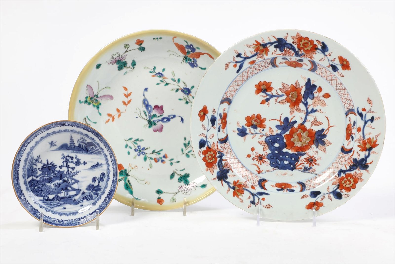 THREE CHINESE PORCELAIN DISHESThree
