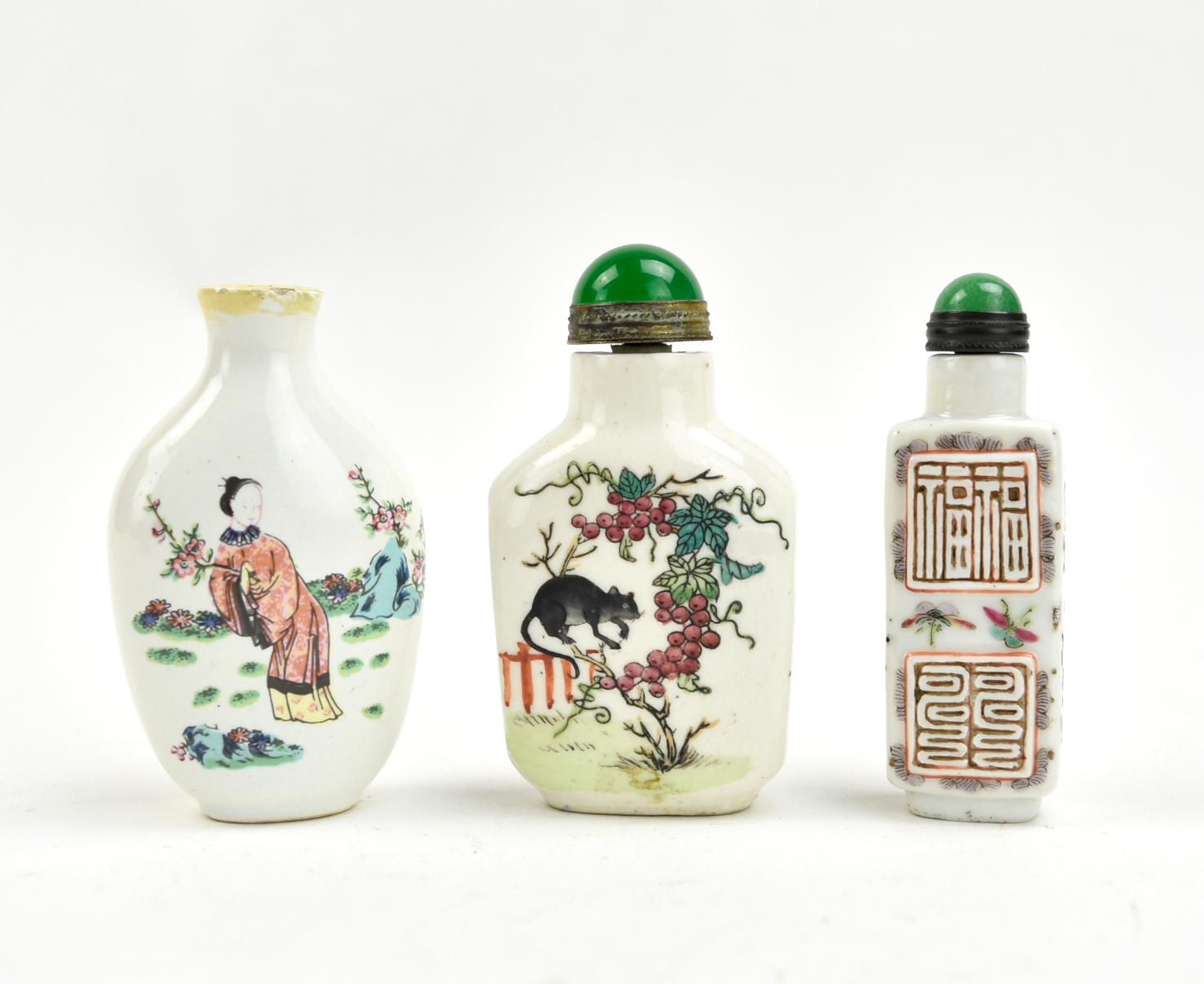 THREE CHINESE PORCELAIN SNUFF