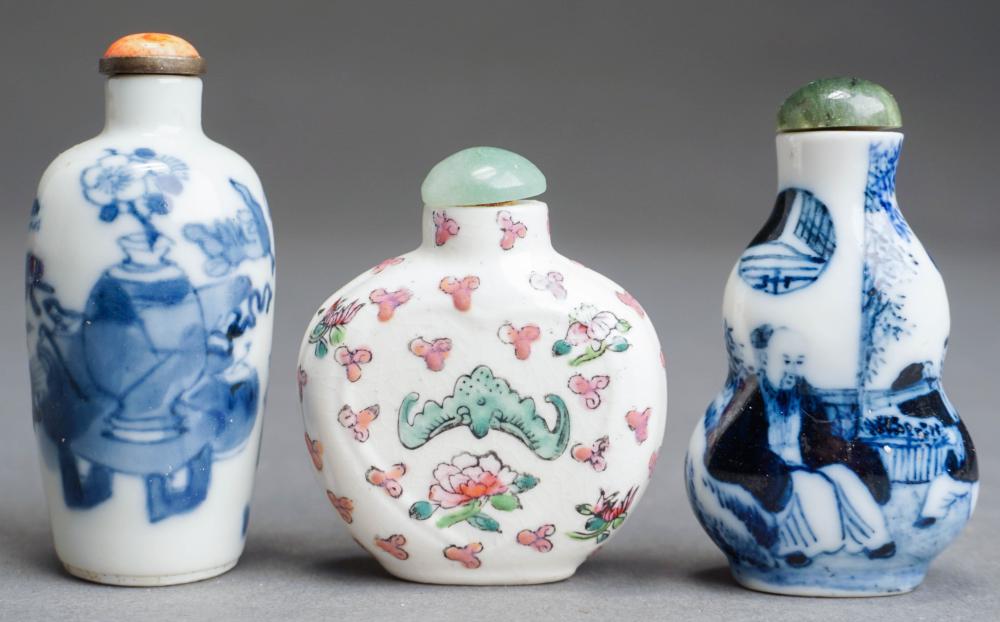 THREE CHINESE PORCELAIN SNUFF