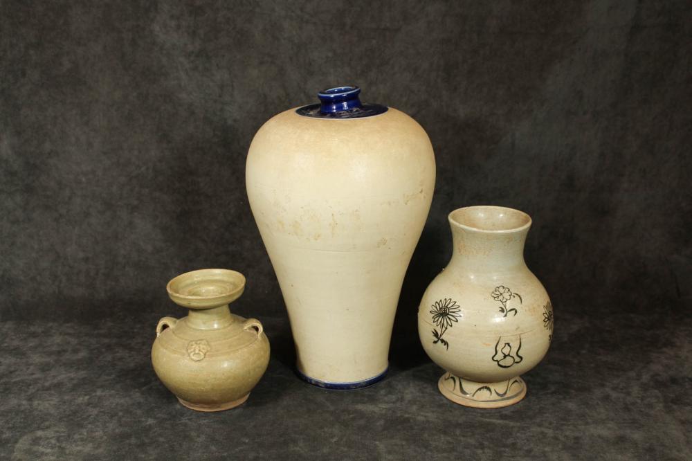 THREE CHINESE POTTERY VASESTHREE