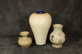THREE CHINESE POTTERY VASESTHR