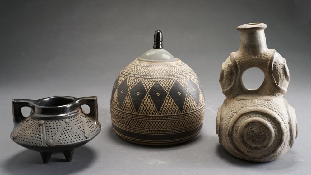 THREE CHINESE POTTERY VASESThree