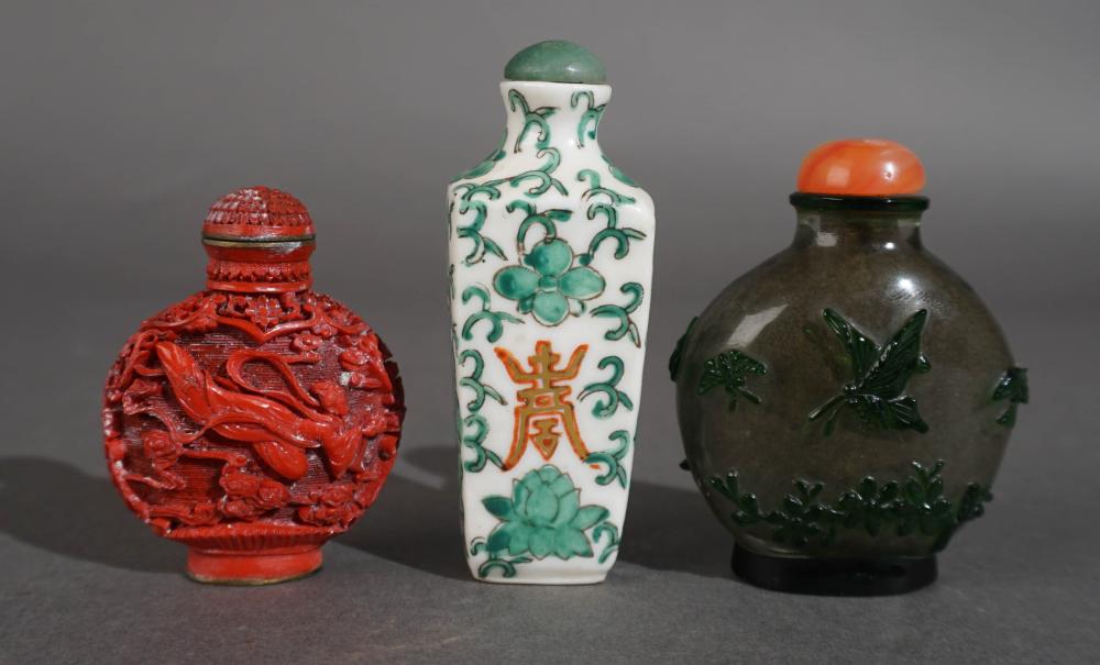 THREE CHINESE SNUFF BOTTLESThree