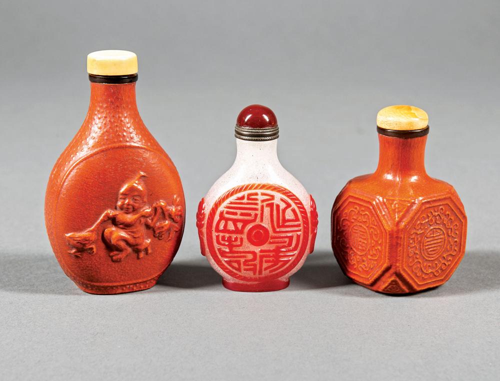 THREE CHINESE SNUFF BOTTLESThree