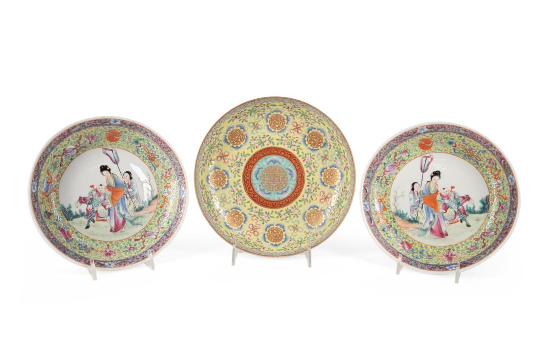 THREE CHINESE YELLOW GROUND FAMILLE